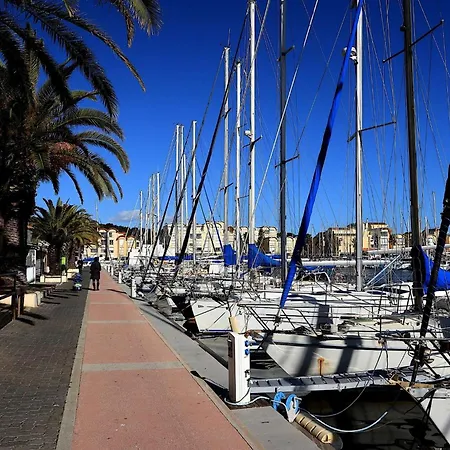 Pavillon Renove, Clim, Et Commerces A Pied - Ay090-028 Vires